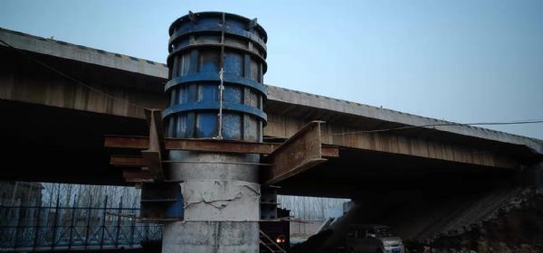 葛洲壩巨單高速-抱箍、系梁模板施工中